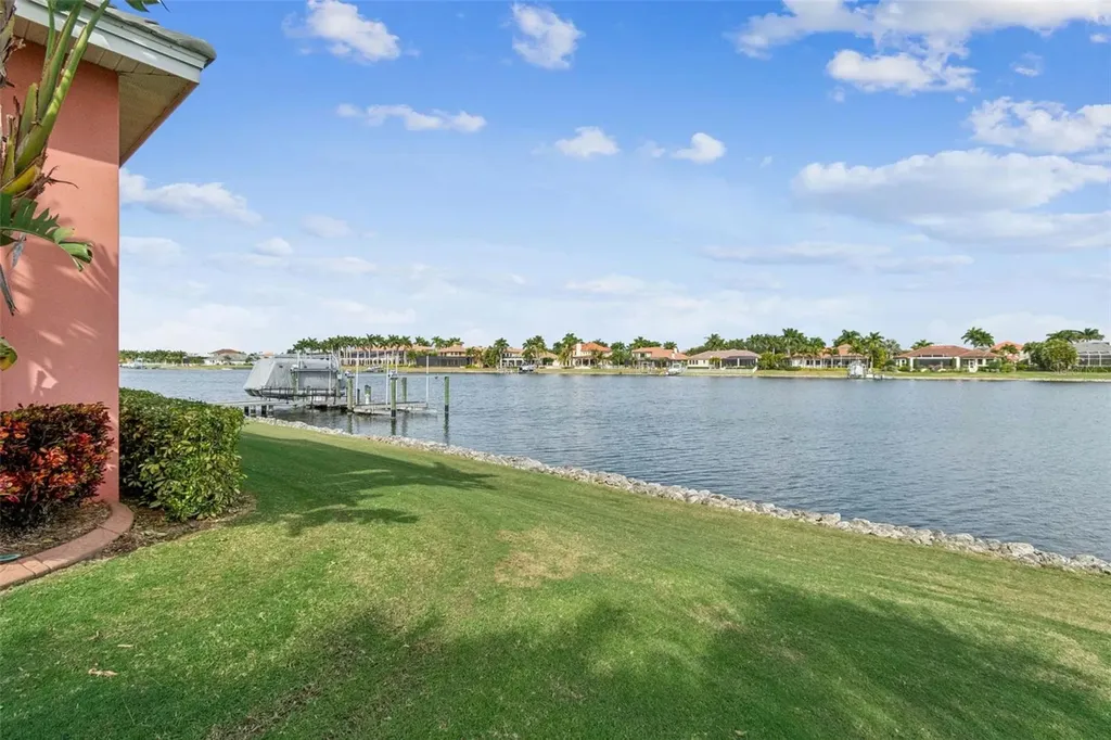 729 Manns Harbor Drive Apollo Beach FL 33572