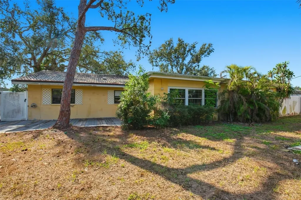 1077 40th Avenue NE St Petersburg FL 33703