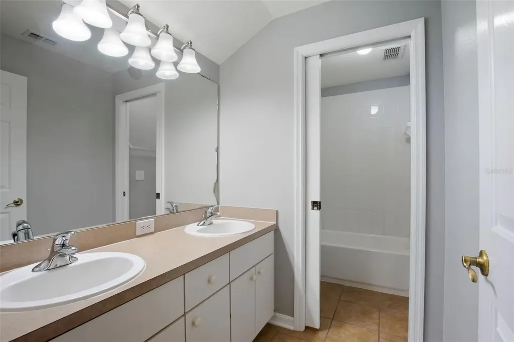 6219 Gannetdale Drive Lithia FL 33547