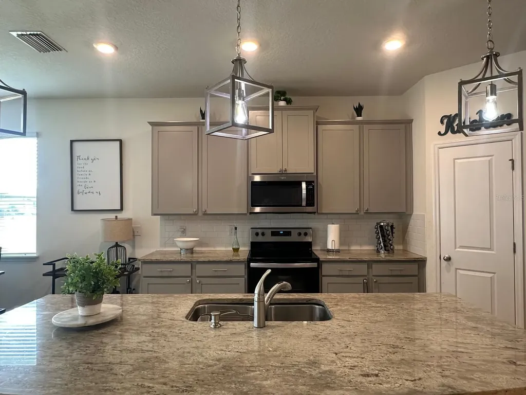 33034 Sand Creek Drive Wesley Chapel FL 33543