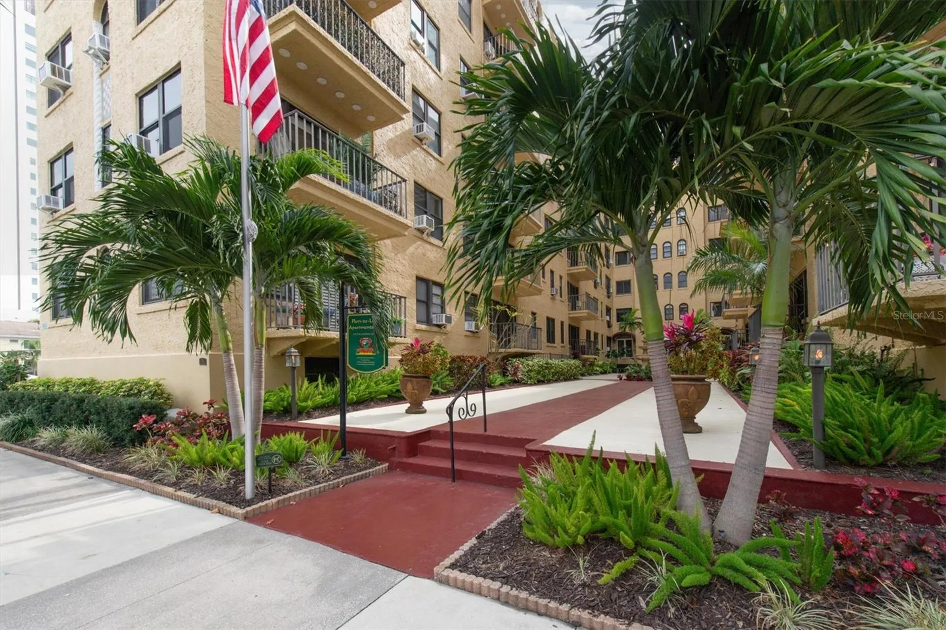 130 4th Avenue N St Petersburg FL 33701
