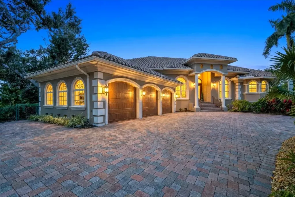 611 Tremont Street Sarasota FL 34242