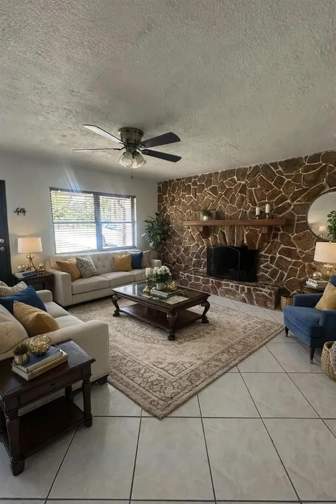 5020 Pine Street Seffner FL 33584