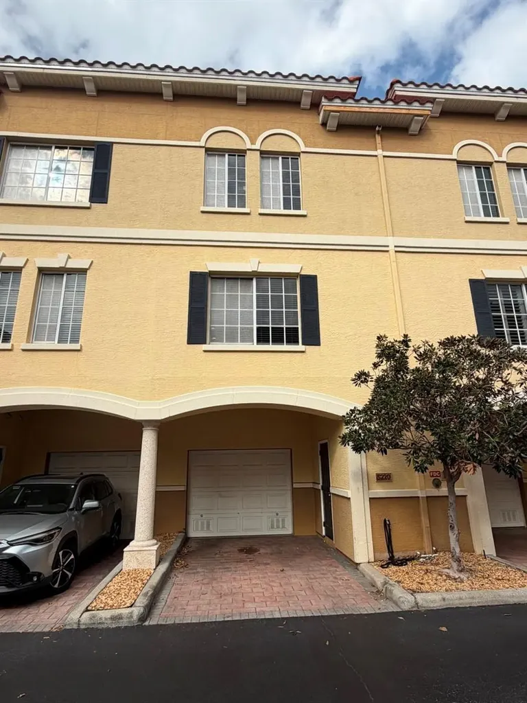 5220 W Kennedy Boulevard Tampa FL 33609