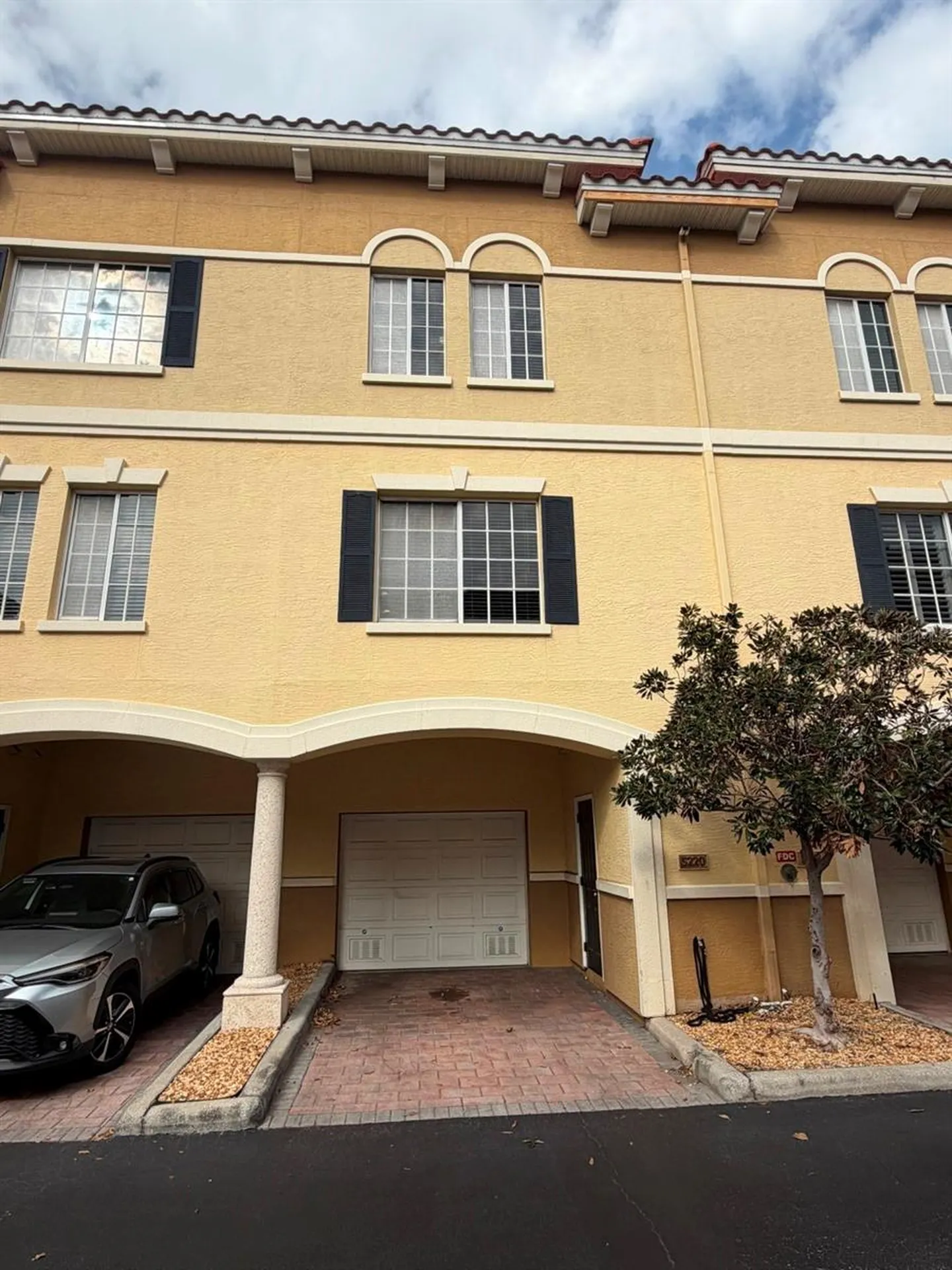 5220 W Kennedy Boulevard Tampa FL 33609