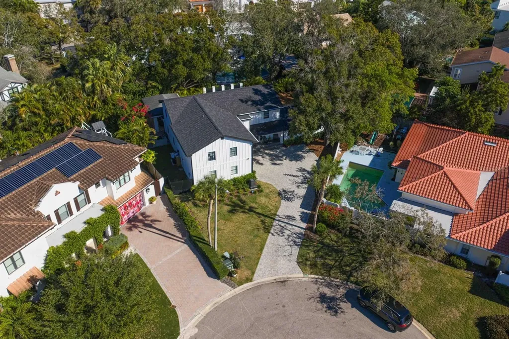 4911 W Bay Way Place Tampa FL 33629