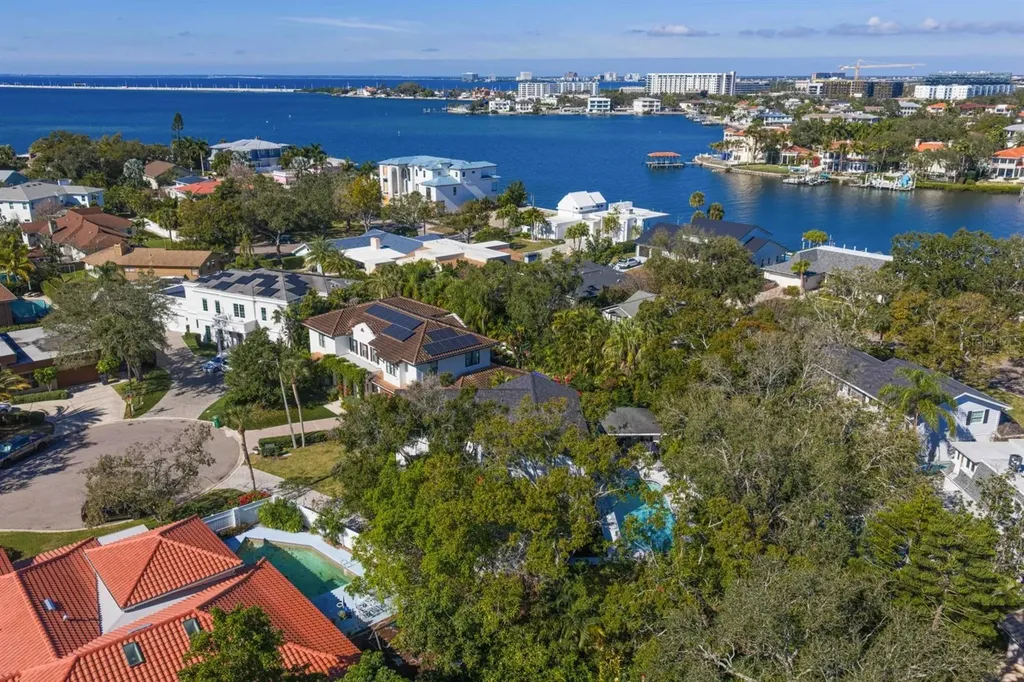4911 W Bay Way Place Tampa FL 33629