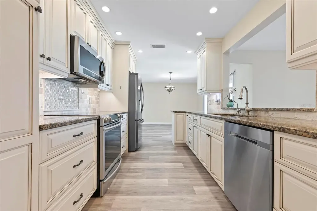 6902 8th Avenue W Bradenton FL 34209
