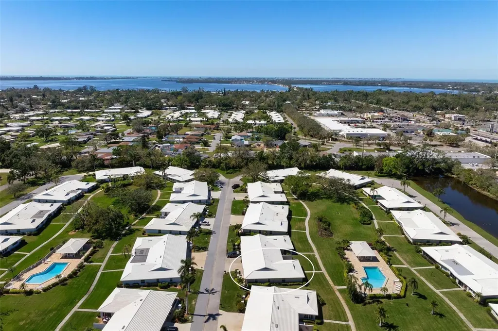 6902 8th Avenue W Bradenton FL 34209