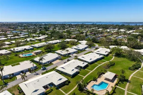 6902 8th Avenue W Bradenton FL 34209
