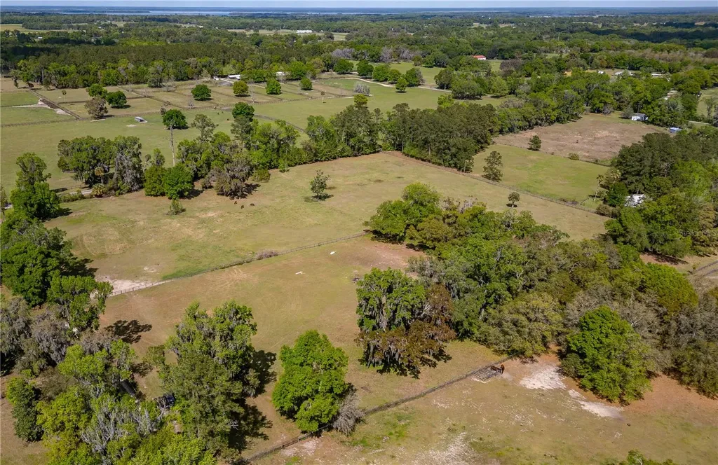 6124 NW 160th Street Reddick FL 32686