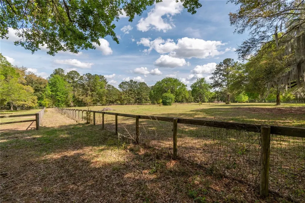 6124 NW 160th Street Reddick FL 32686