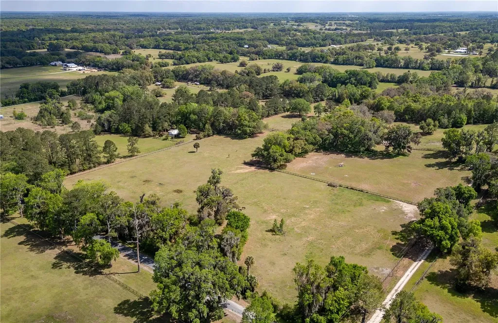 6124 NW 160th Street Reddick FL 32686