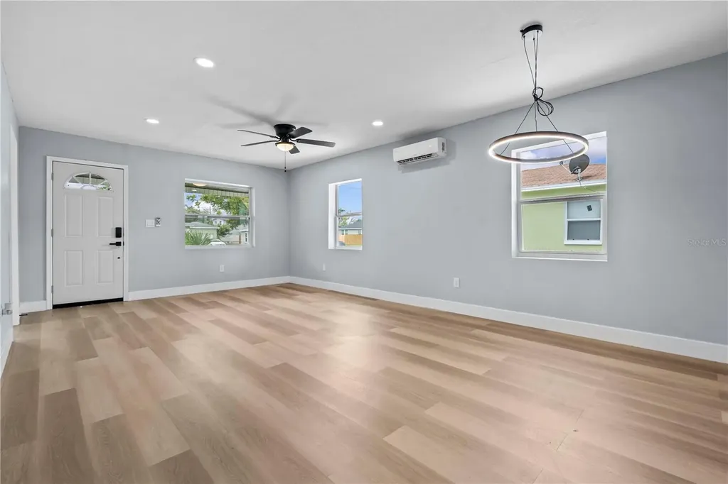 2465 16th Avenue S St Petersburg FL 33712