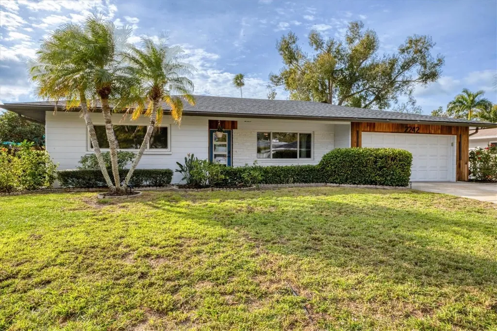 2242 Sunnyside Lane Sarasota FL 34239
