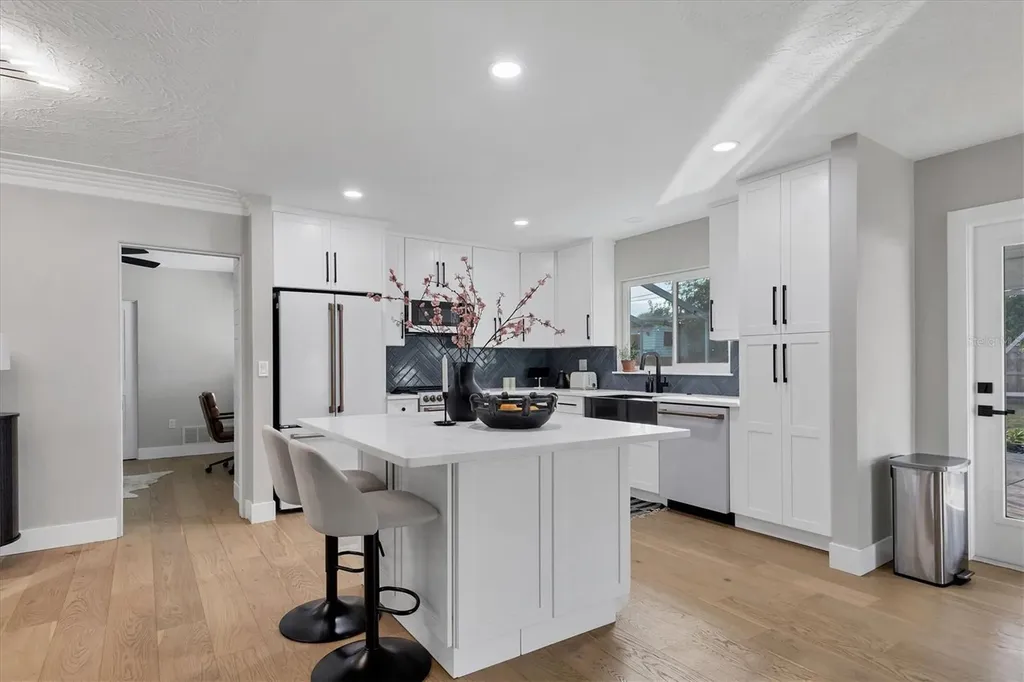 2242 Sunnyside Lane Sarasota FL 34239