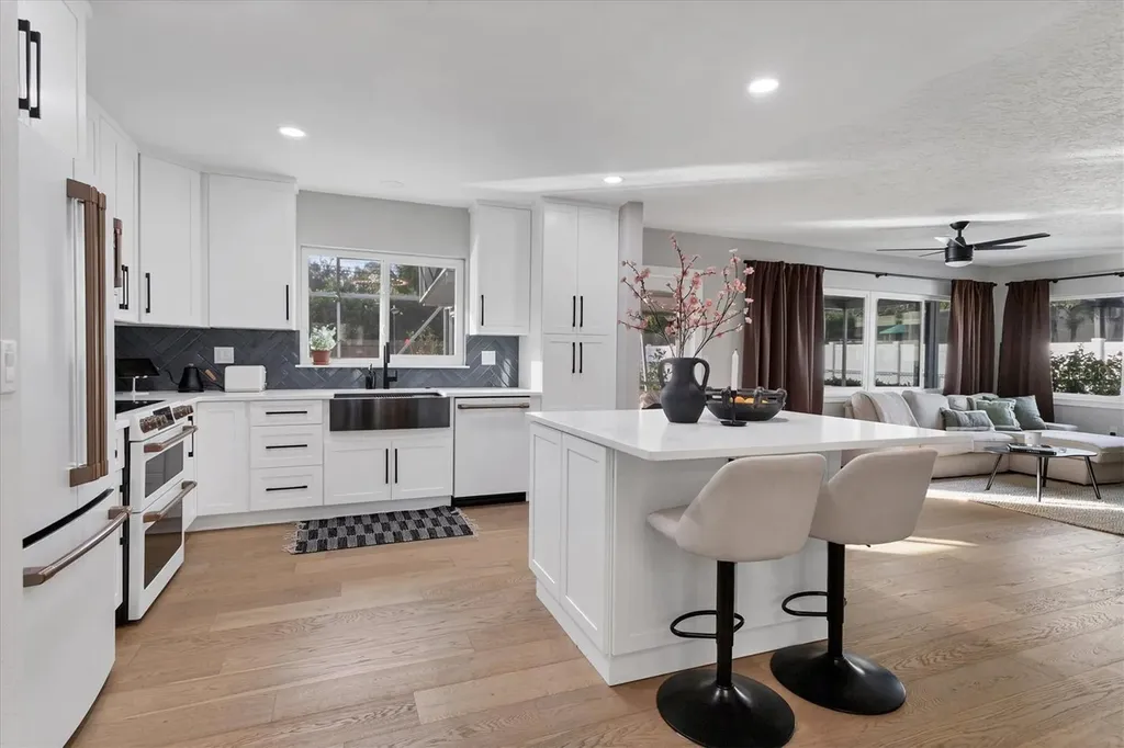 2242 Sunnyside Lane Sarasota FL 34239