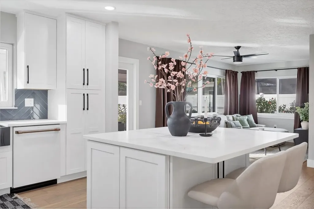 2242 Sunnyside Lane Sarasota FL 34239