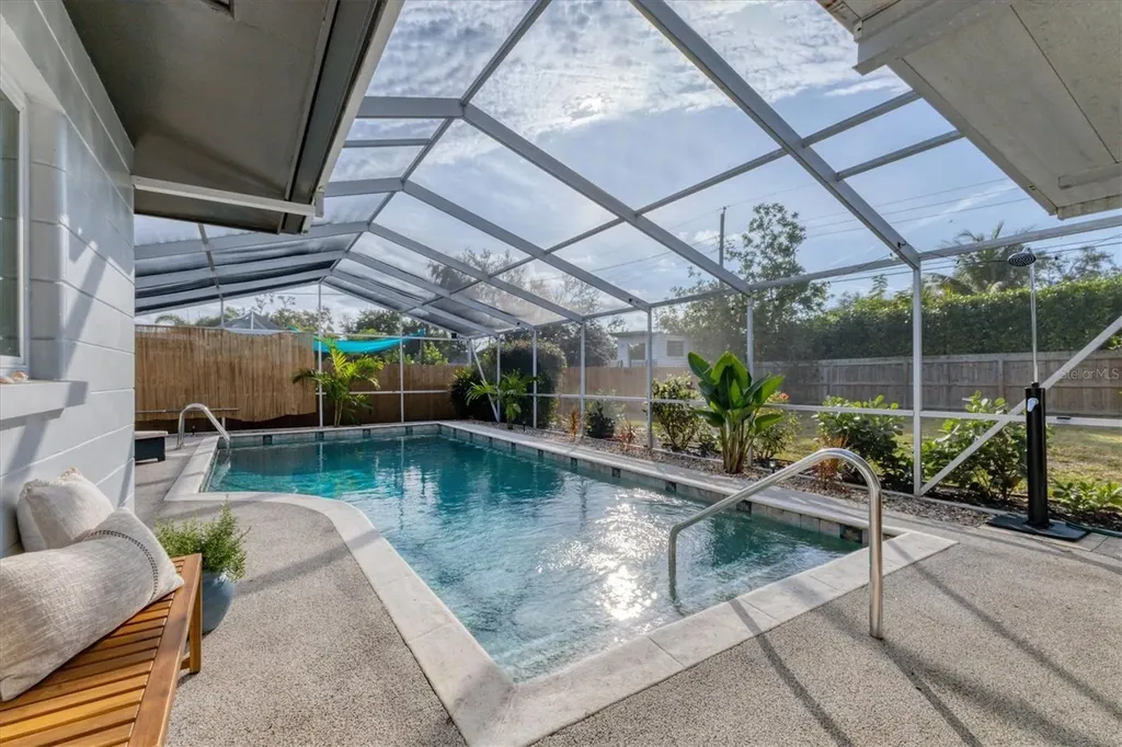 2242 Sunnyside Lane Sarasota FL 34239