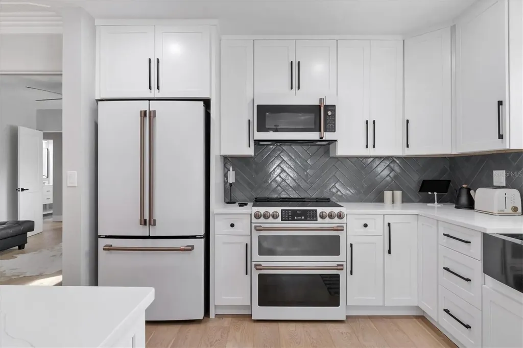 2242 Sunnyside Lane Sarasota FL 34239