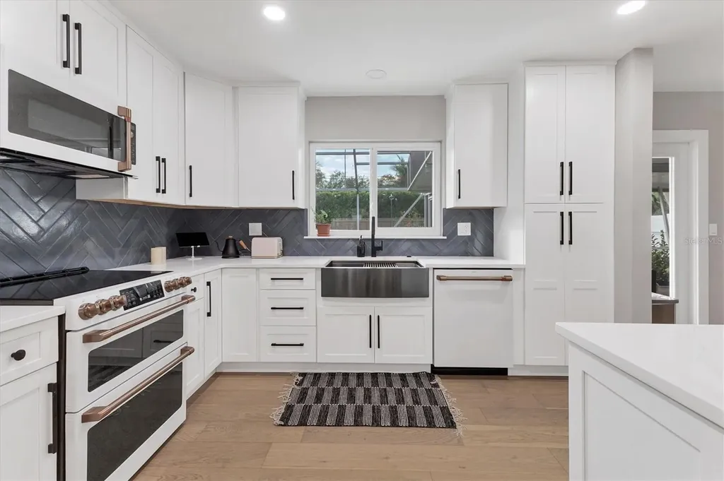 2242 Sunnyside Lane Sarasota FL 34239