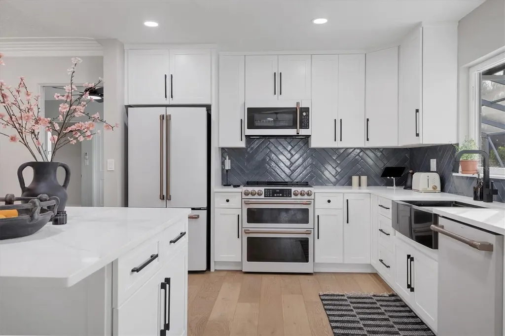 2242 Sunnyside Lane Sarasota FL 34239