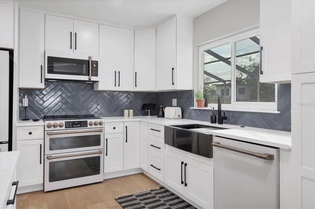 2242 Sunnyside Lane Sarasota FL 34239