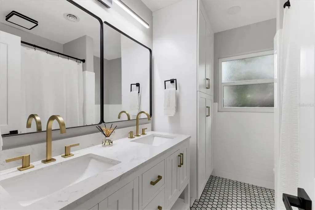 2242 Sunnyside Lane Sarasota FL 34239