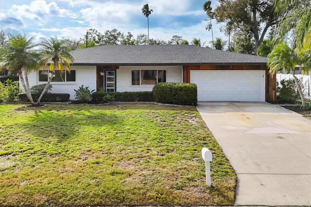 2242 Sunnyside Lane Sarasota FL 34239