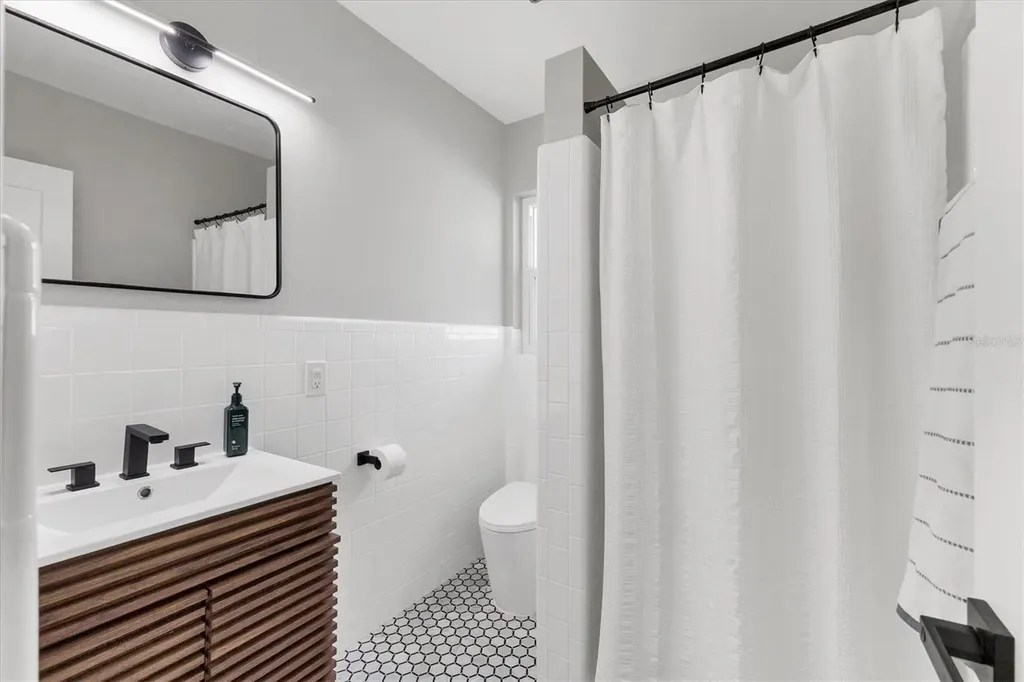 2242 Sunnyside Lane Sarasota FL 34239