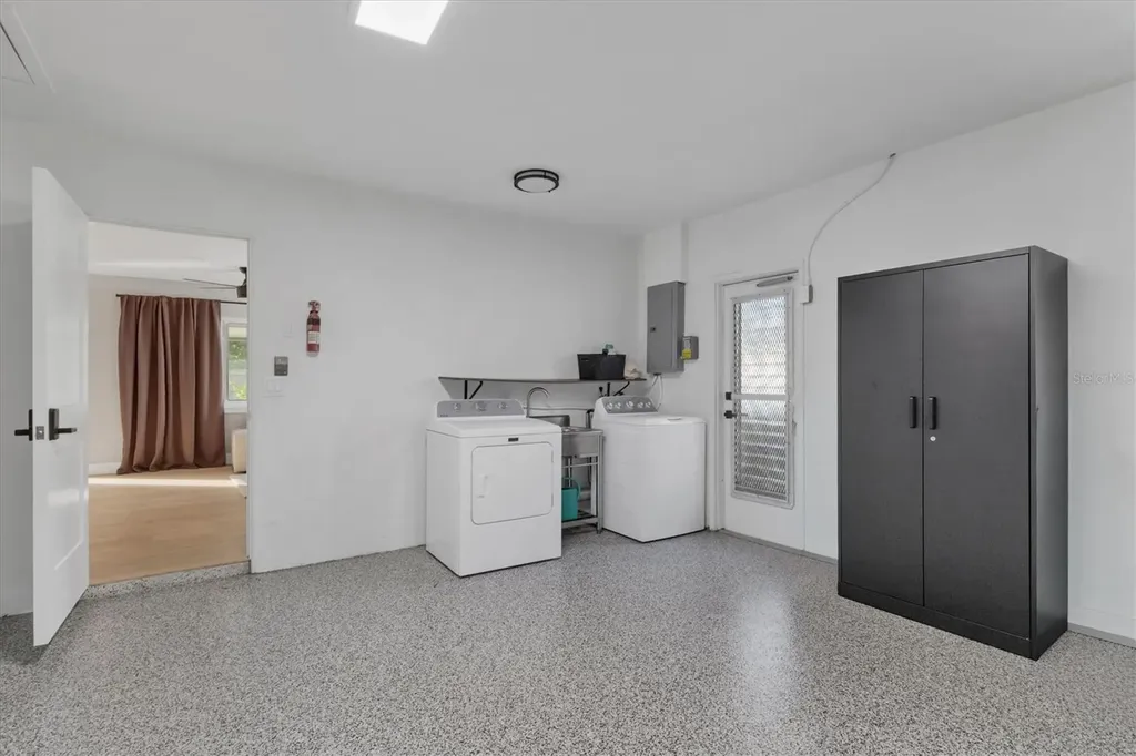 2242 Sunnyside Lane Sarasota FL 34239