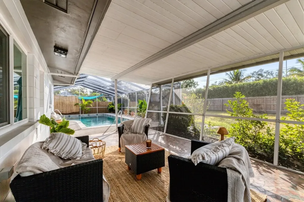 2242 Sunnyside Lane Sarasota FL 34239