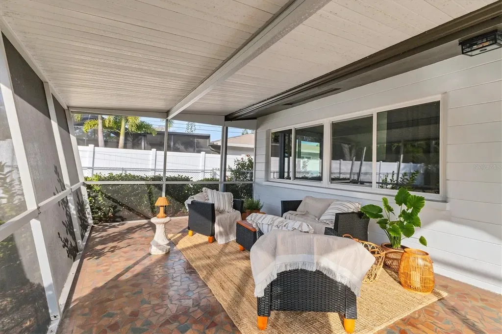 2242 Sunnyside Lane Sarasota FL 34239