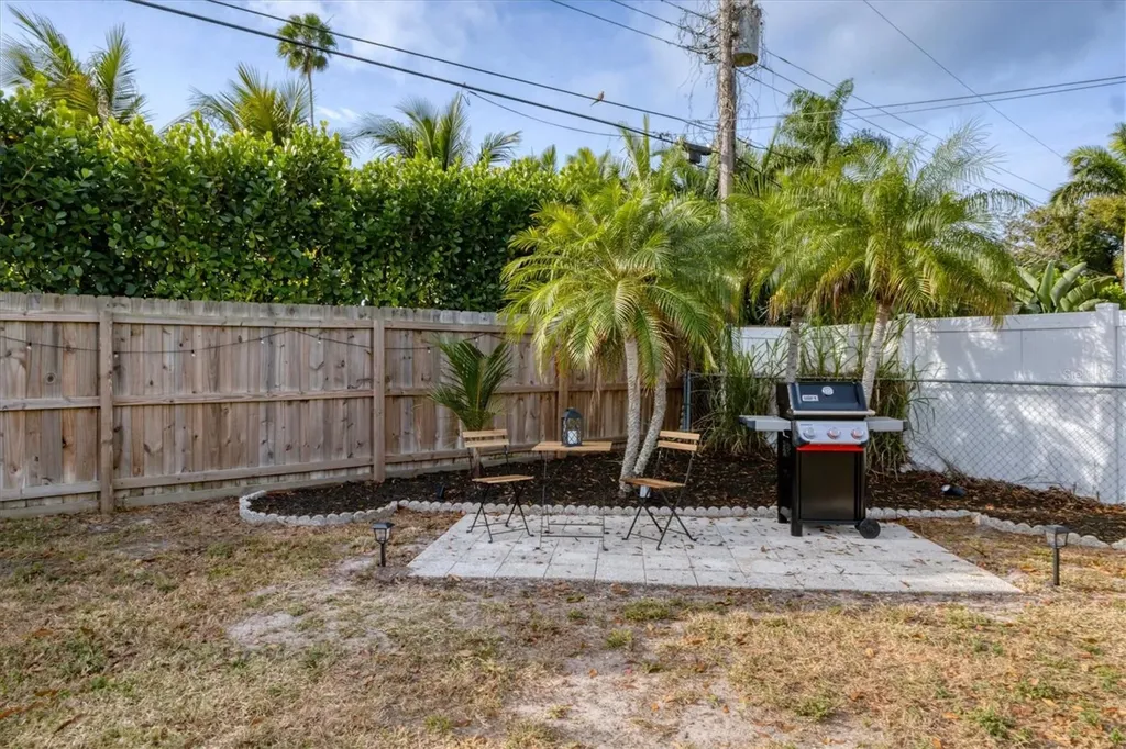 2242 Sunnyside Lane Sarasota FL 34239