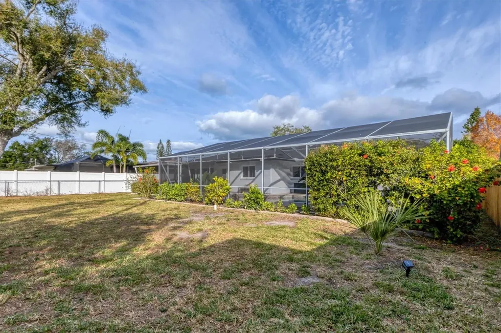 2242 Sunnyside Lane Sarasota FL 34239