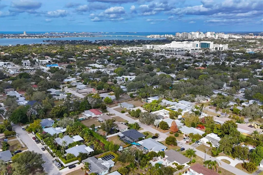 2242 Sunnyside Lane Sarasota FL 34239