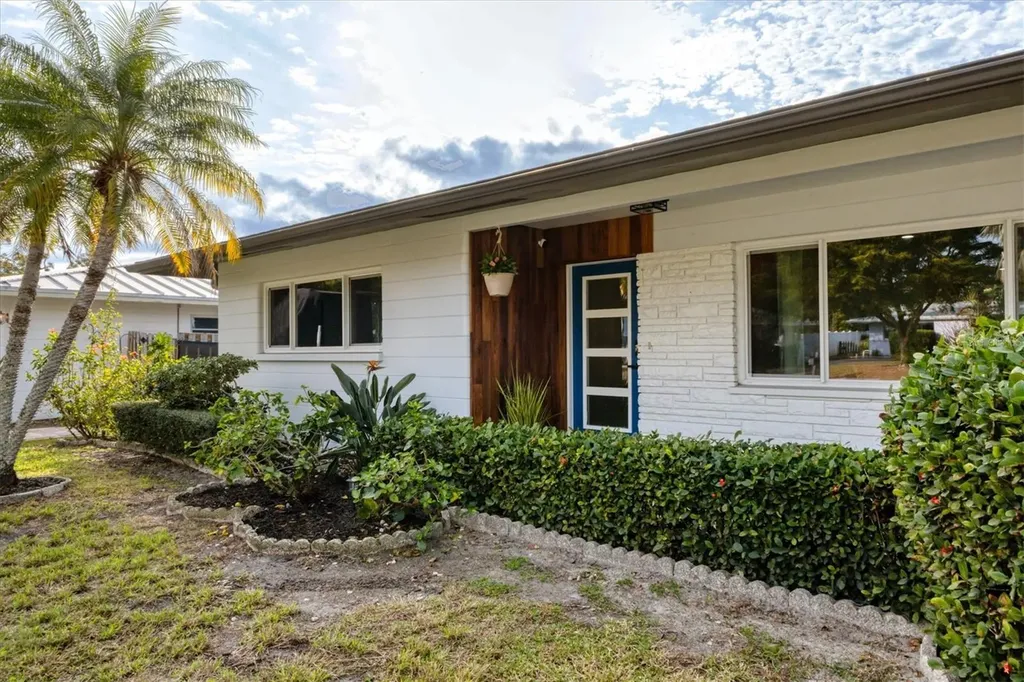 2242 Sunnyside Lane Sarasota FL 34239