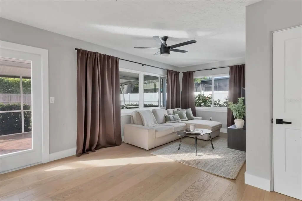 2242 Sunnyside Lane Sarasota FL 34239