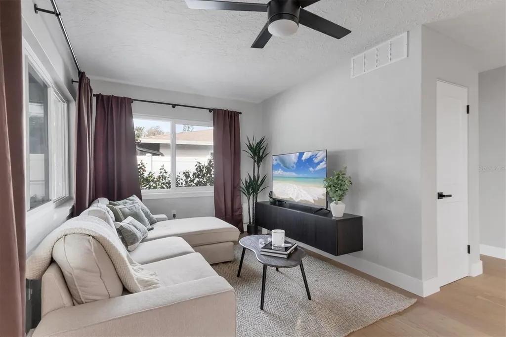 2242 Sunnyside Lane Sarasota FL 34239