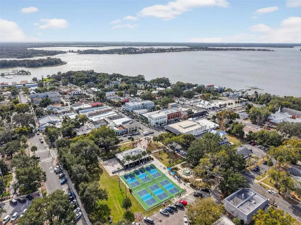 601 N Mcdonald Street Mount Dora FL 32757