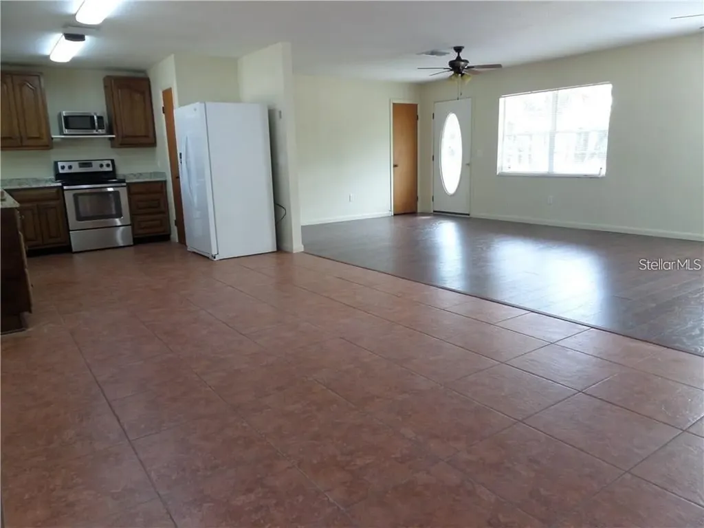 2082 Cr 44a Wildwood FL 34785