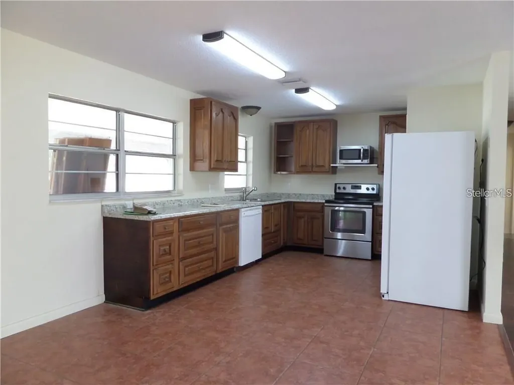 2082 Cr 44a Wildwood FL 34785