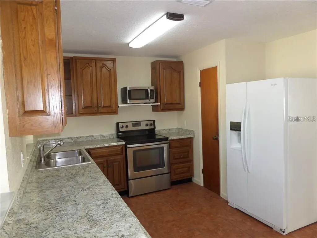2082 Cr 44a Wildwood FL 34785
