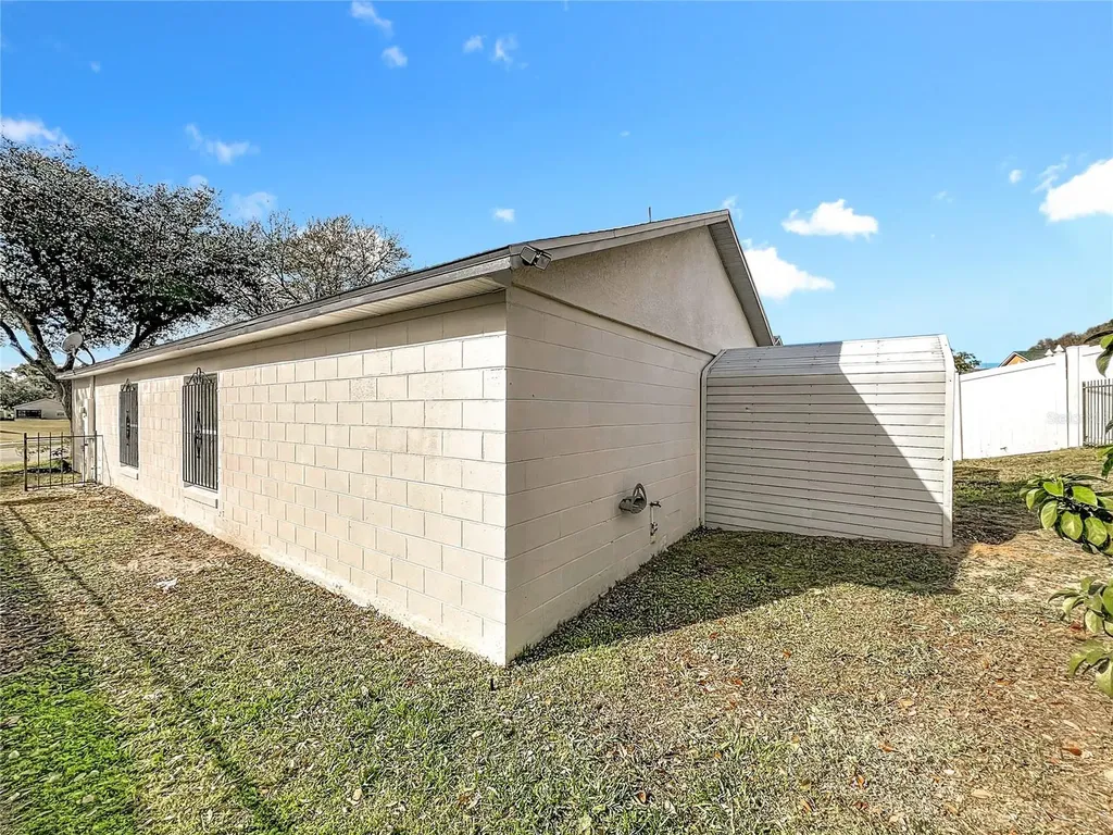 1715 Pointe Ridge Court Orlando FL 32808