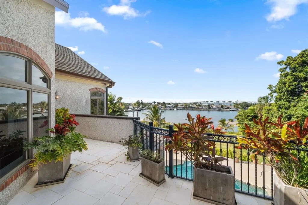 118 Harbor View Lane Belleair Bluffs FL 33770