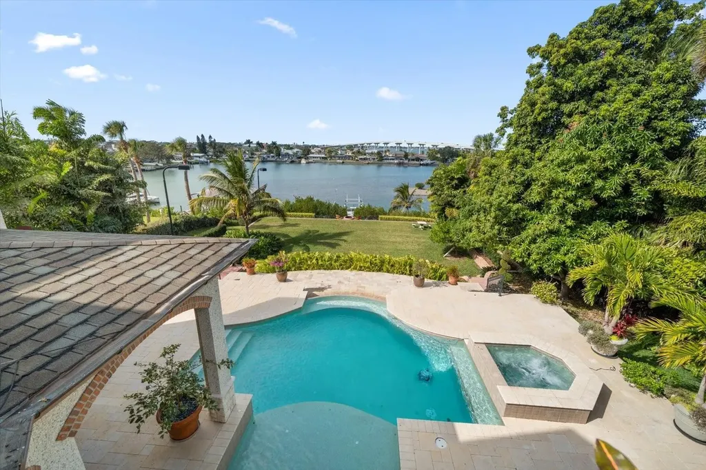 118 Harbor View Lane Belleair Bluffs FL 33770