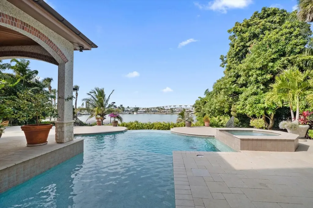 118 Harbor View Lane Belleair Bluffs FL 33770