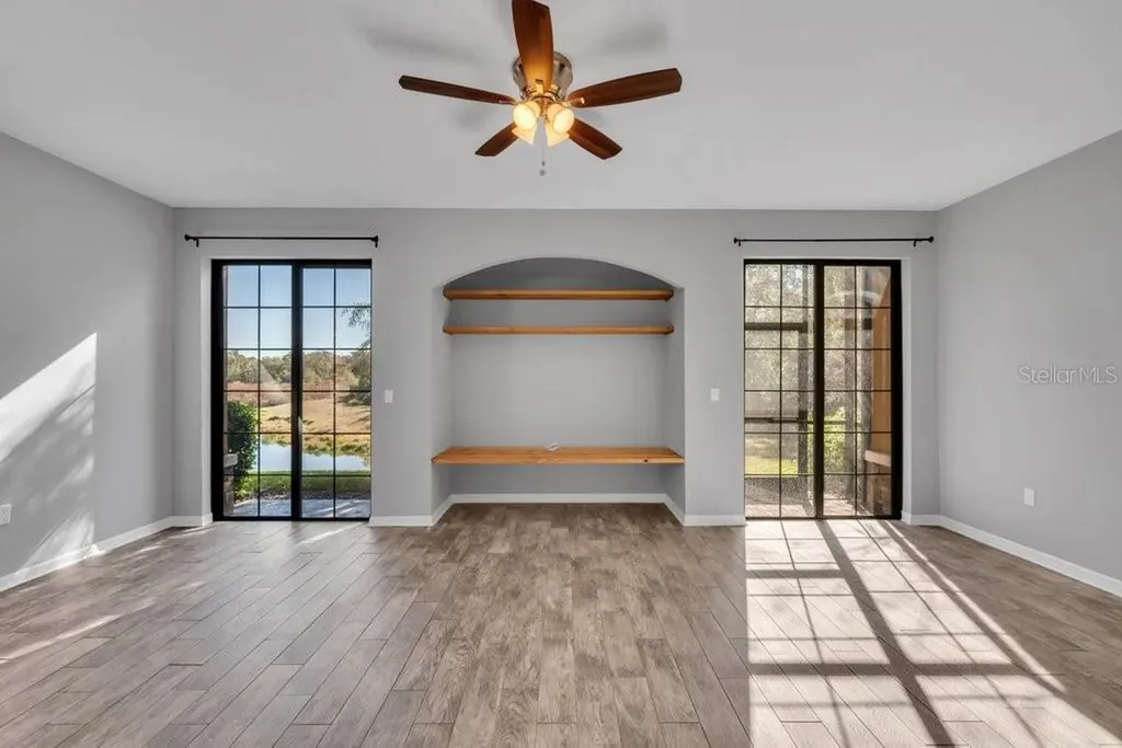 16431 Kingletridge Avenue Lithia FL 33547