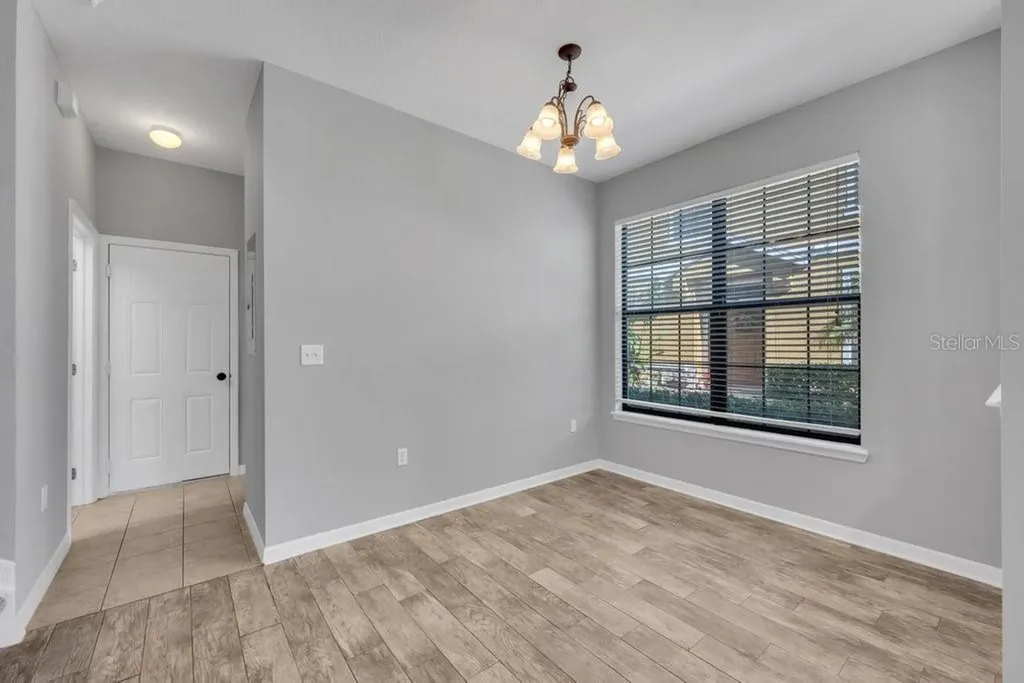 16431 Kingletridge Avenue Lithia FL 33547