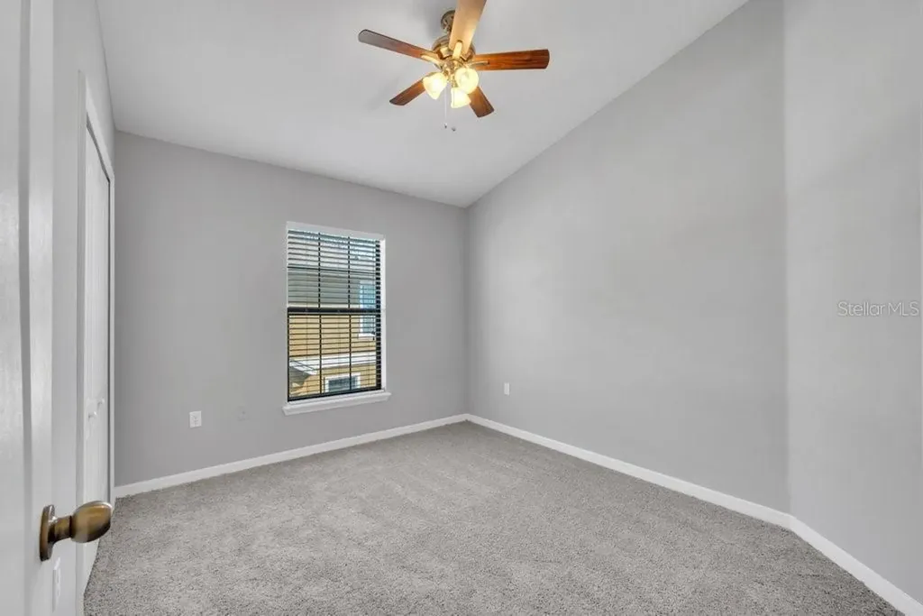 16431 Kingletridge Avenue Lithia FL 33547